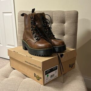 COPY - Dr. Martens Leona